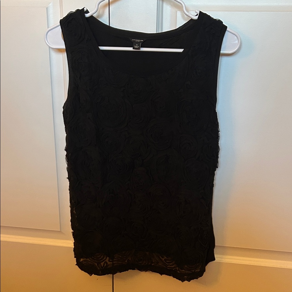 Ann Taylor Black Textured Floral Rose Detail Tank Top Size S